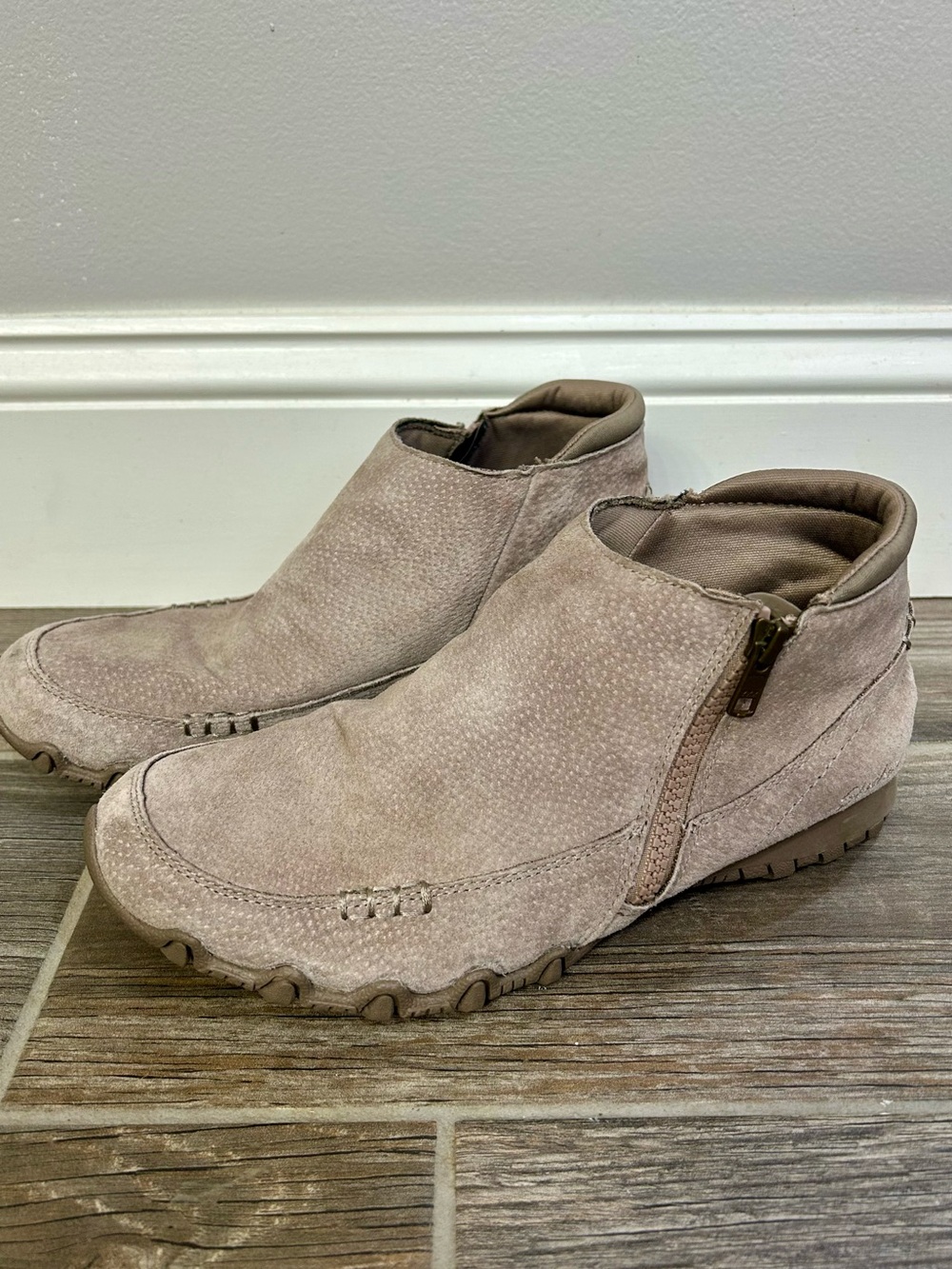 Skechers Relaxed Fit Bikers Zippiest Mushroom Suede Ankle Boots 8.5 M